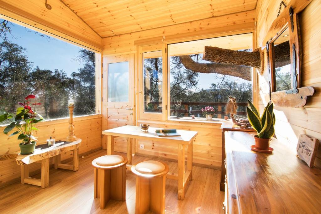 Romantic Tree House room 2