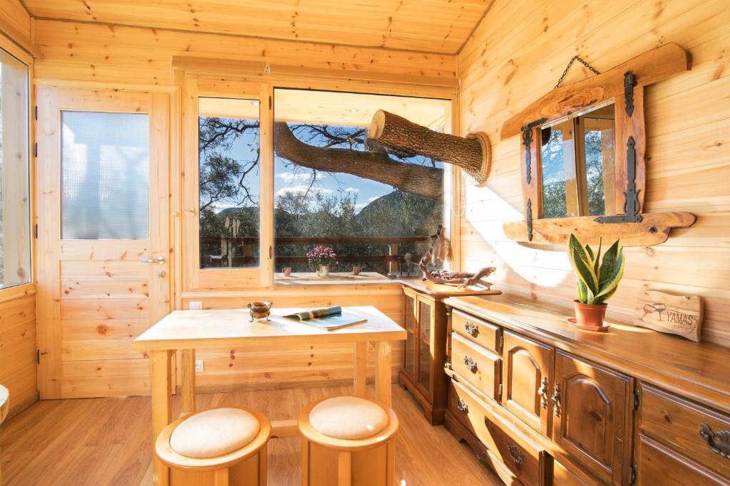 Romantic Tree House room 3