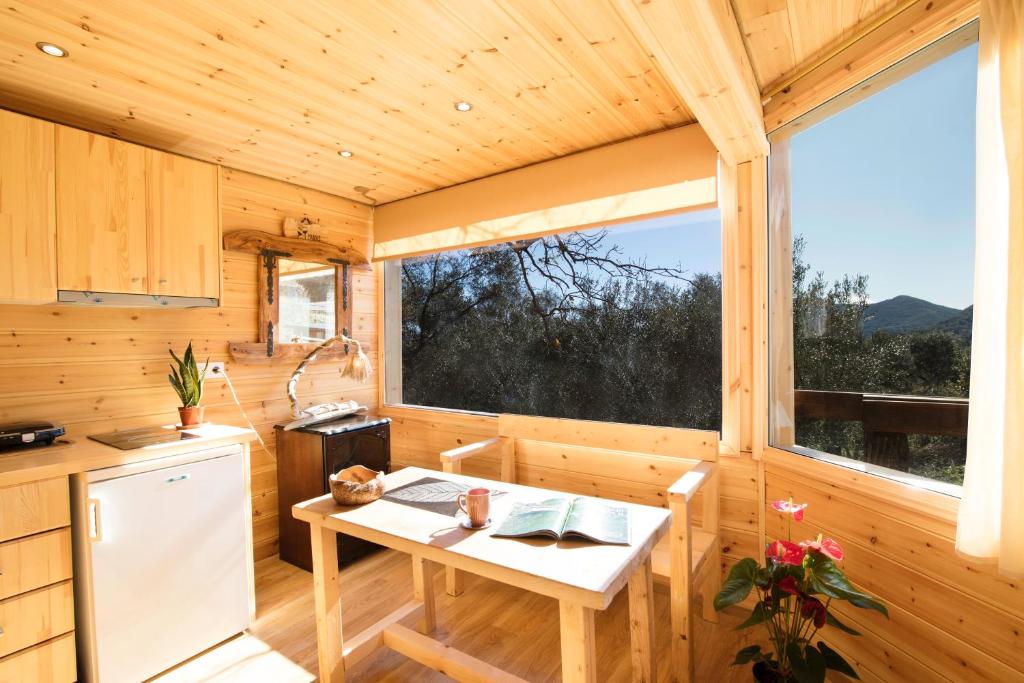 Romantic Tree House room 4