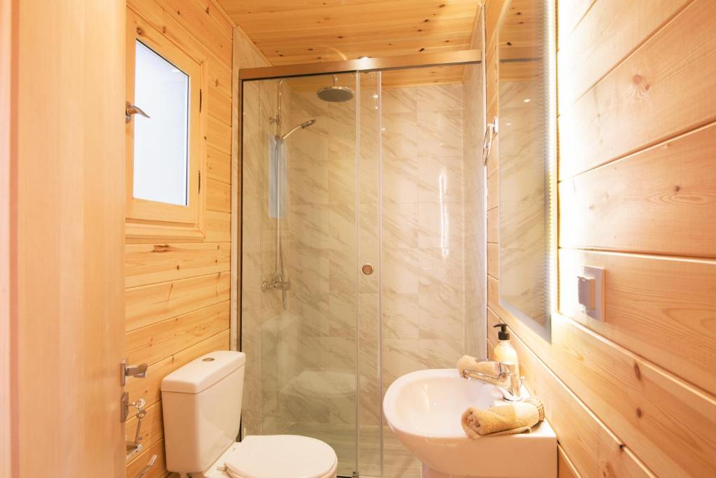 Romantic Tree House room 6